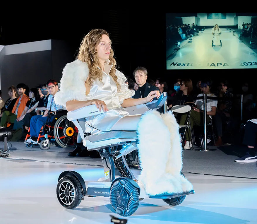 Robooter X40 - Electric Wheelchair -Automatic Folding, Installation-Free, APP/Joystick Control, Powerful Dual Motor -White Robooter X40 - Electric Wheelchair -Automatic Folding, Installation-Free, APP/Joystick Control, Powerful Dual Motor -White