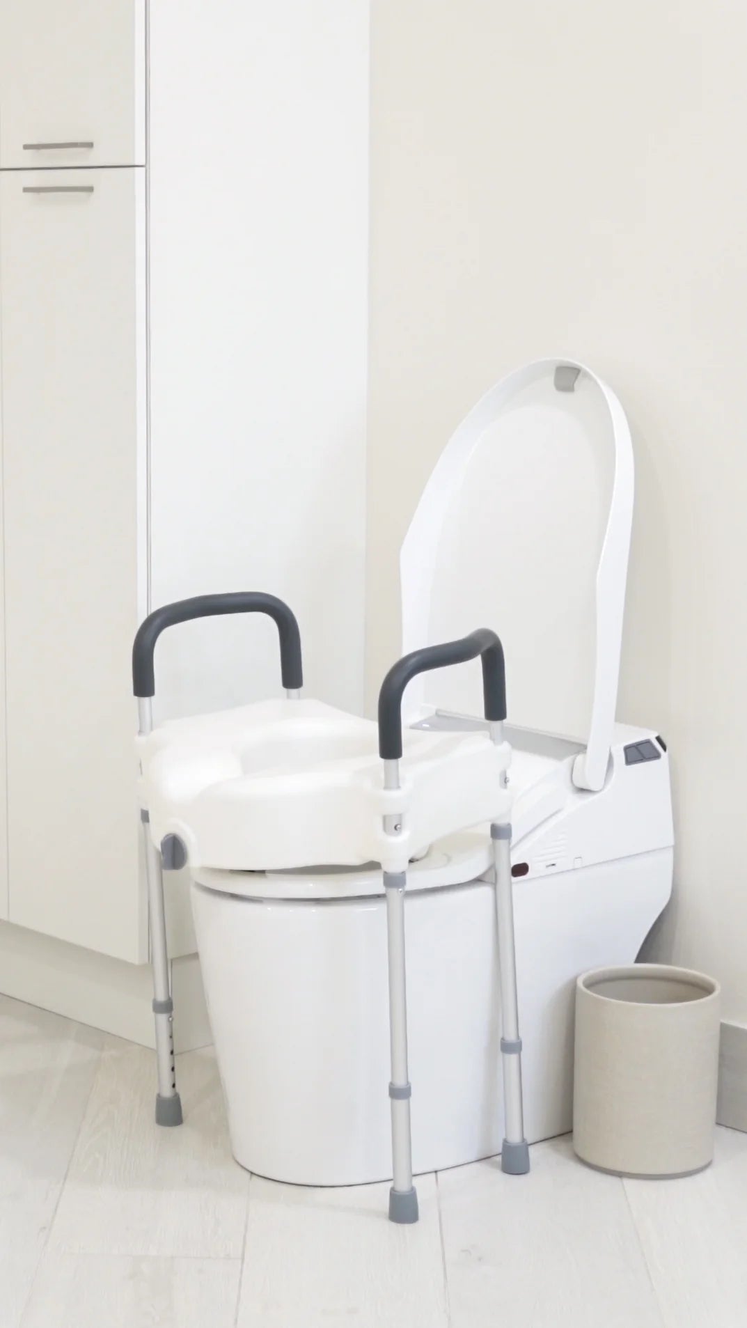 INNO | Elevated Toilet Seat with Legs with Height-Adjustable Frame of 19" - 23" | IN-RTSL INNO | Elevated Toilet Seat with Legs with Height-Adjustable Frame of 19" - 23" | IN-RTSL